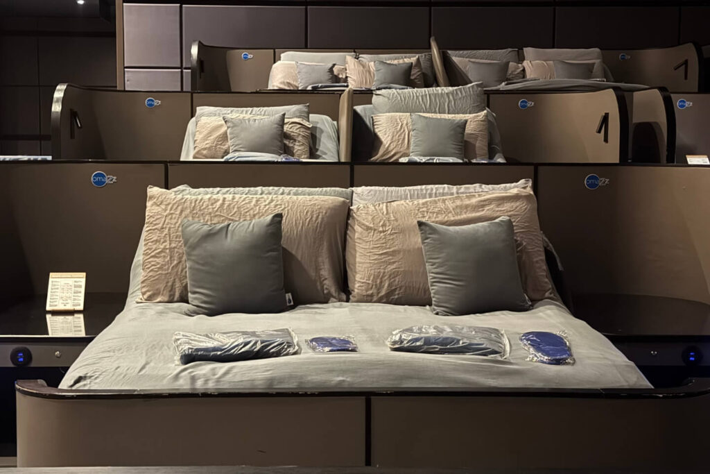 2 the bed cinema bangkok thailand